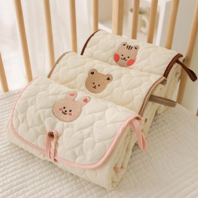 Tapis à langer nomade - HappyBébé™ | Compact et imperméable - Babe - mama